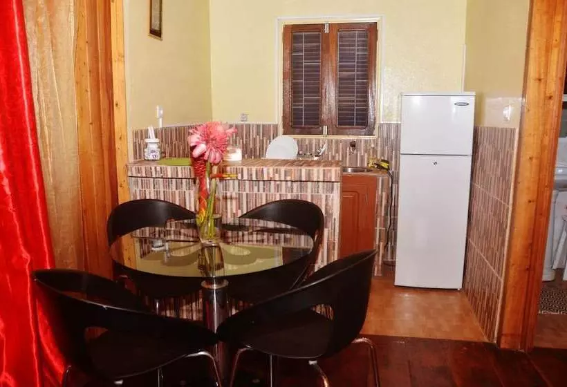 پانسیون Guest House Quinta Natural Bangalots