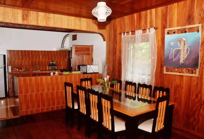 پانسیون Guest House Quinta Natural Bangalots