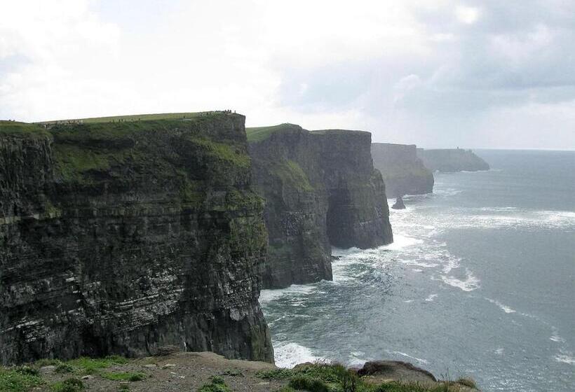 مبيت وإفطار Lahiff's Bay View Guest House