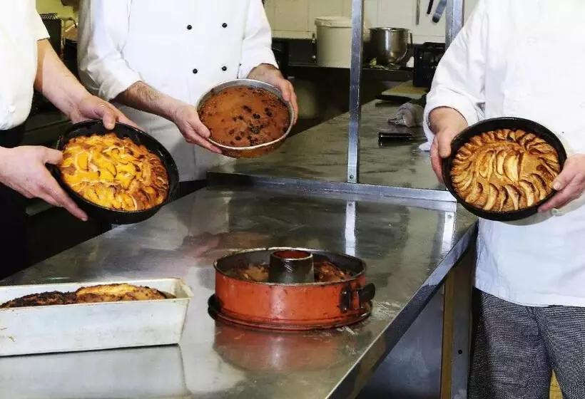 Отель Columbia Wellness & Spa