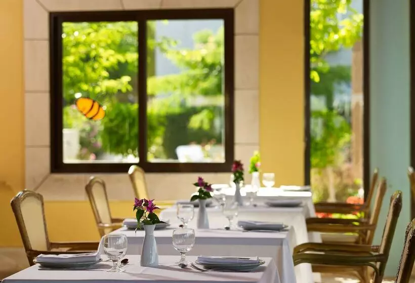 בית מלון כפרי Esperides Beach Resort