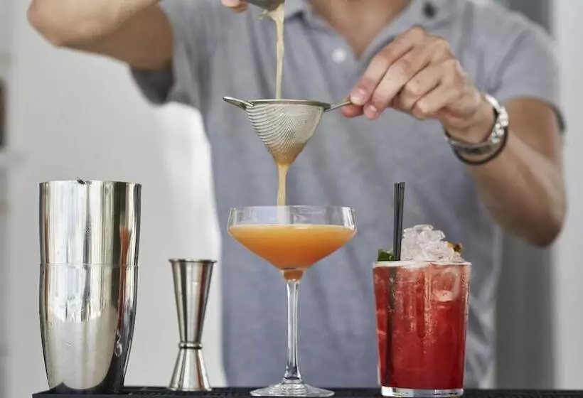 Отель Mr And Mrs White Paros