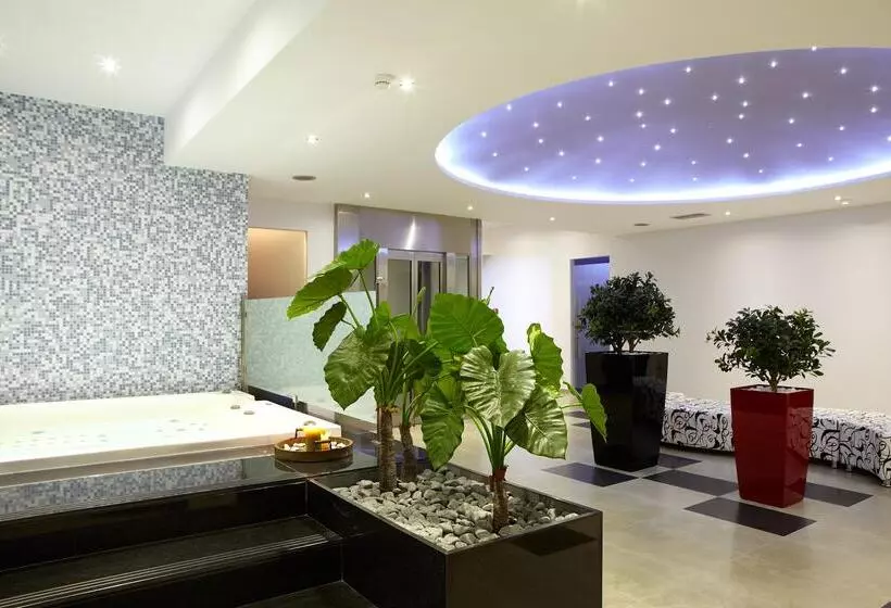 בית מלון כפרי Renaissance Hanioti Resort