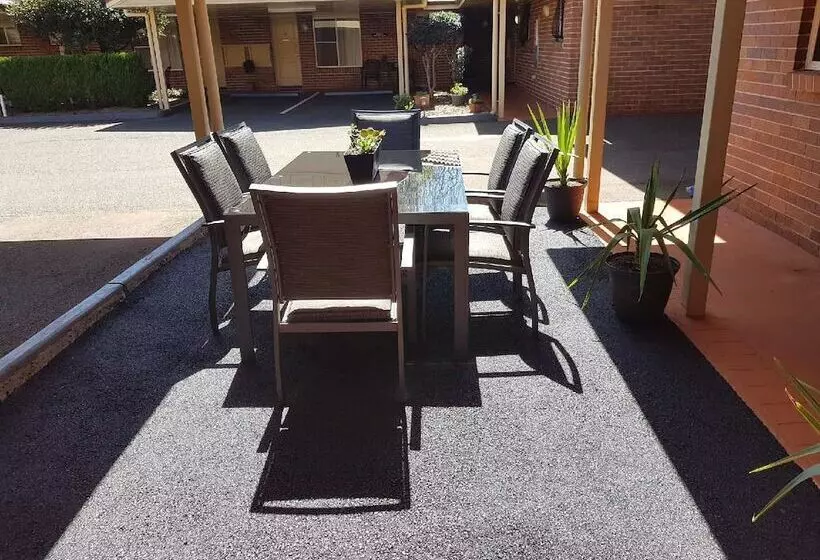 Hotelli Cotswold Motor Inn