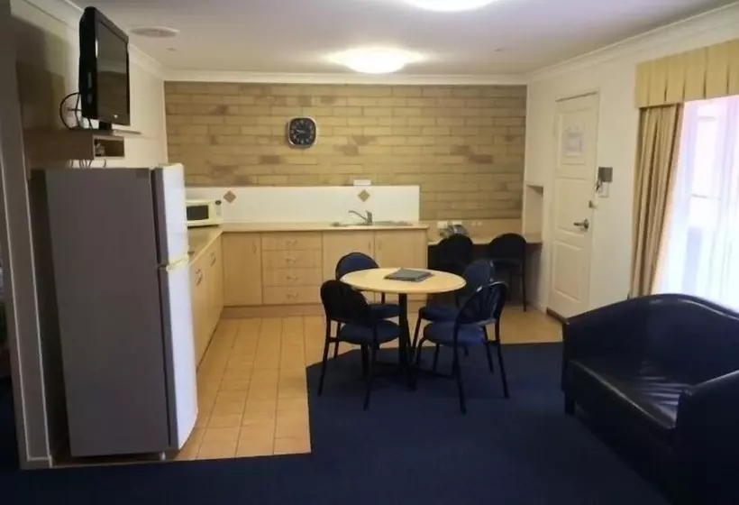 Hotelli Cotswold Motor Inn