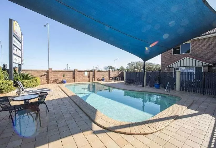 Hotelli Cotswold Motor Inn