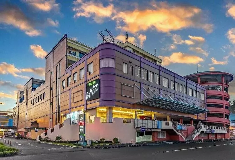 هتل Grand Whiz Megamas Manado