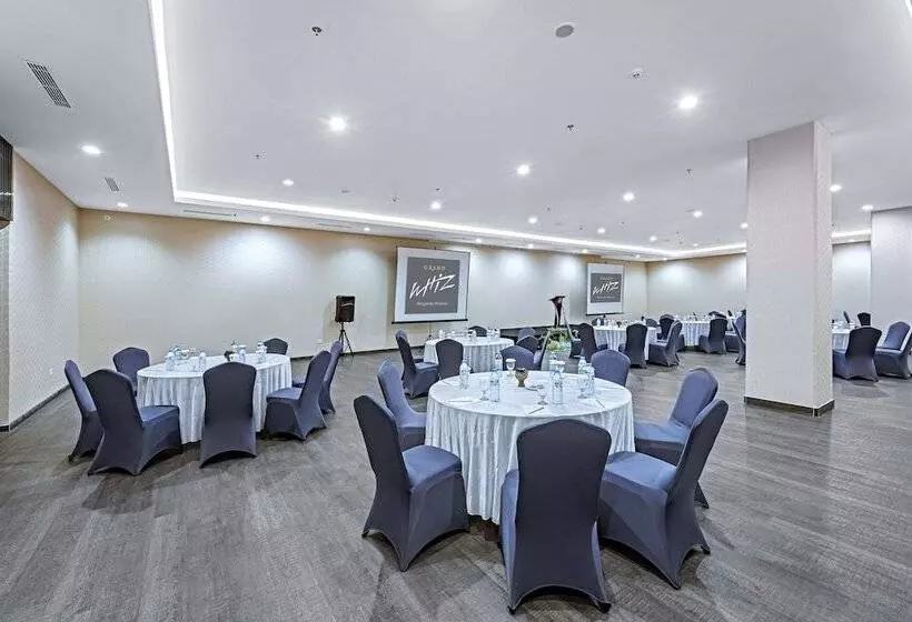 هتل Grand Whiz Megamas Manado