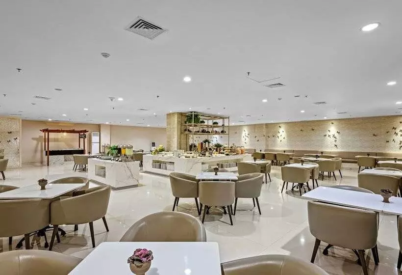هتل Grand Whiz Megamas Manado