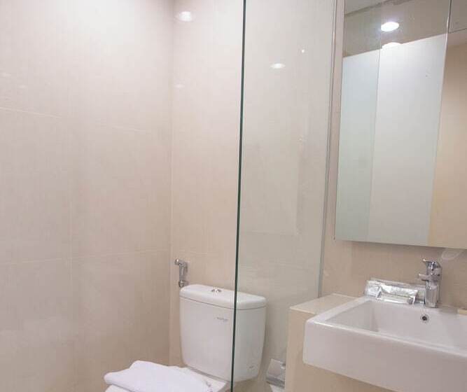 هتل Grand Whiz Megamas Manado