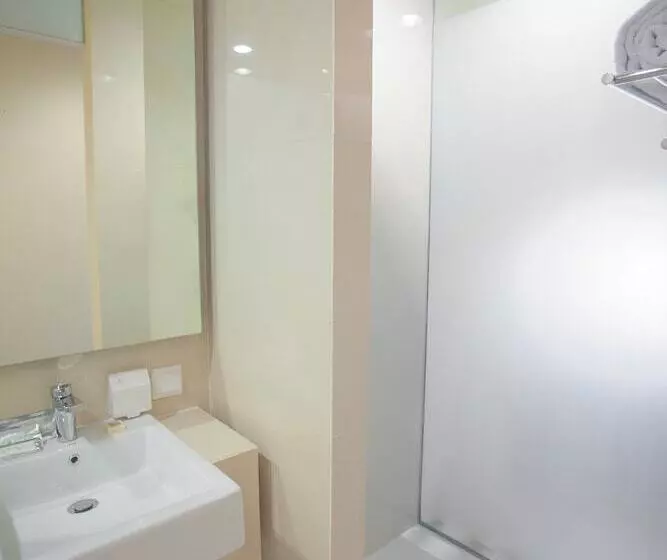 هتل Grand Whiz Megamas Manado