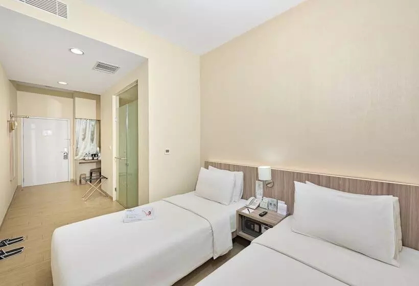 هتل Grand Whiz Megamas Manado