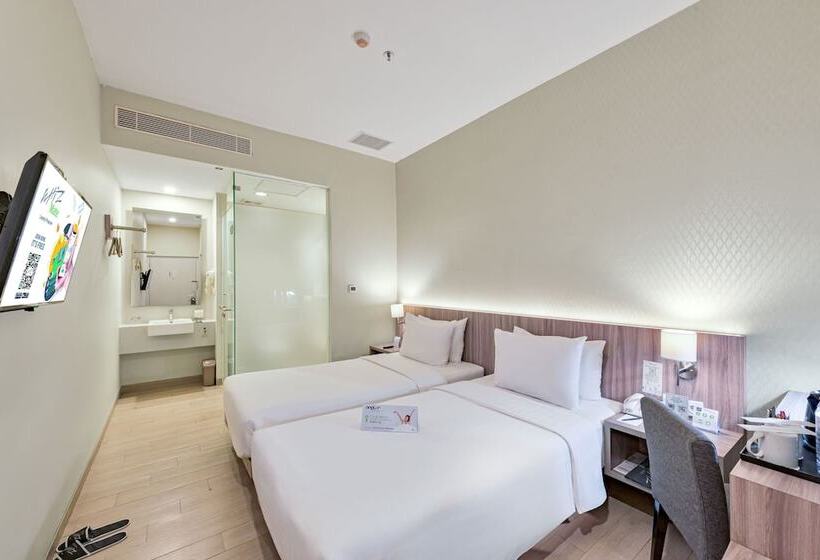 هتل Grand Whiz Megamas Manado