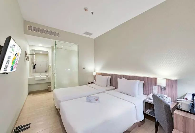 هتل Grand Whiz Megamas Manado
