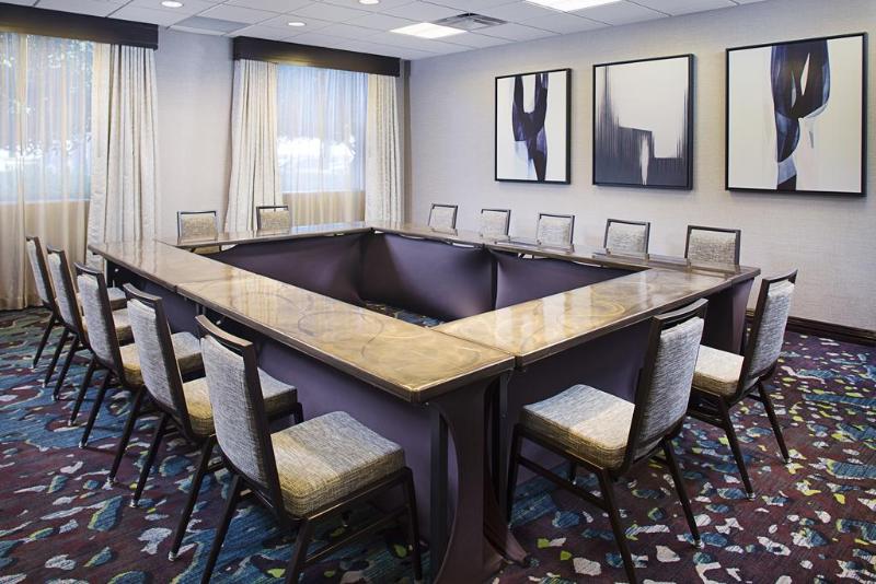 هتل Dallas Marriott Suites Medical/market Center