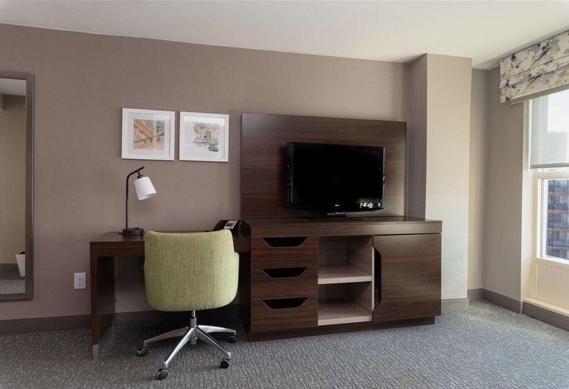 هتل Hampton Inn & Suites Arlington Crystal City Dca