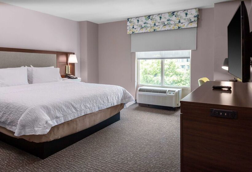 هتل Hampton Inn & Suites Arlington Crystal City Dca