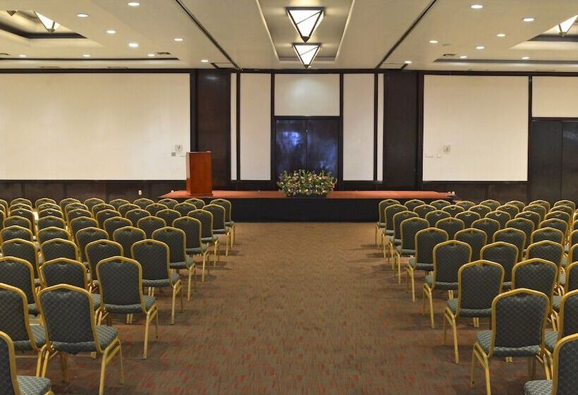 هتل Holiday Inn Morelia, An Ihg