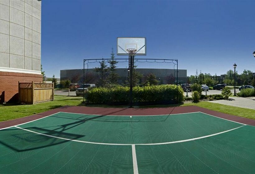 Отель Lakeview Signature Inn Calgary Airport