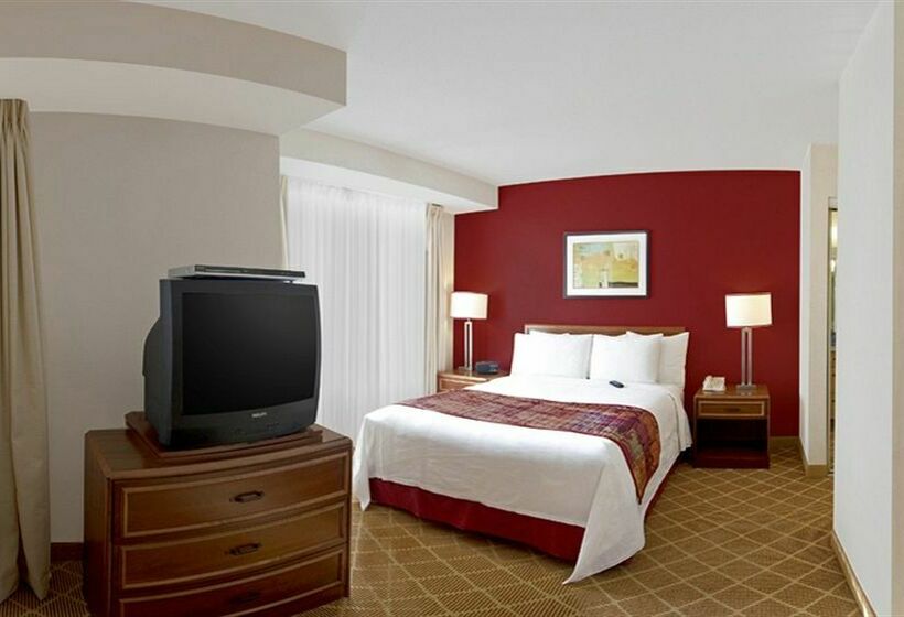 Отель Lakeview Signature Inn Calgary Airport