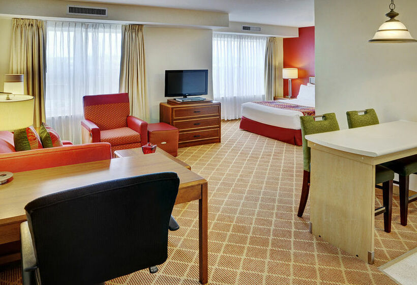 Отель Lakeview Signature Inn Calgary Airport