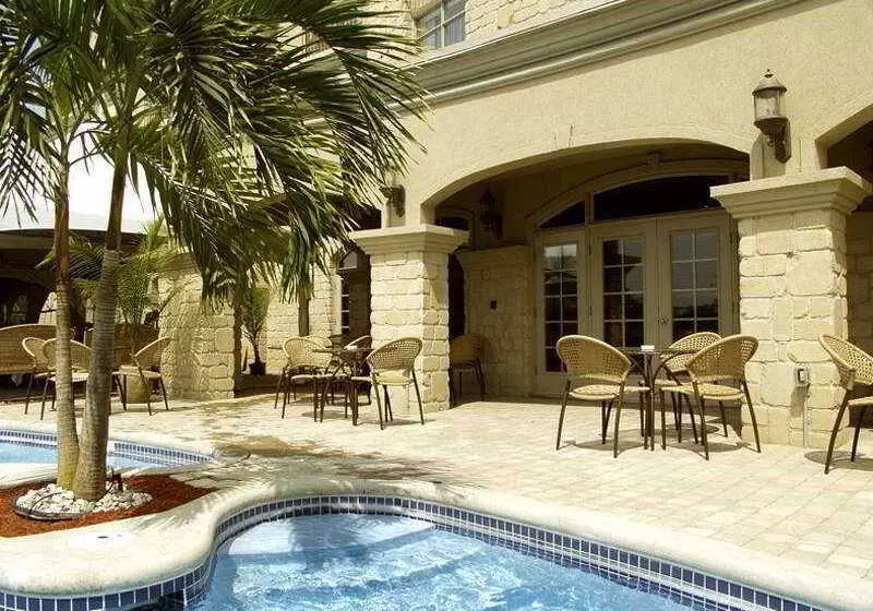 Le St Martin Hotel & Suites