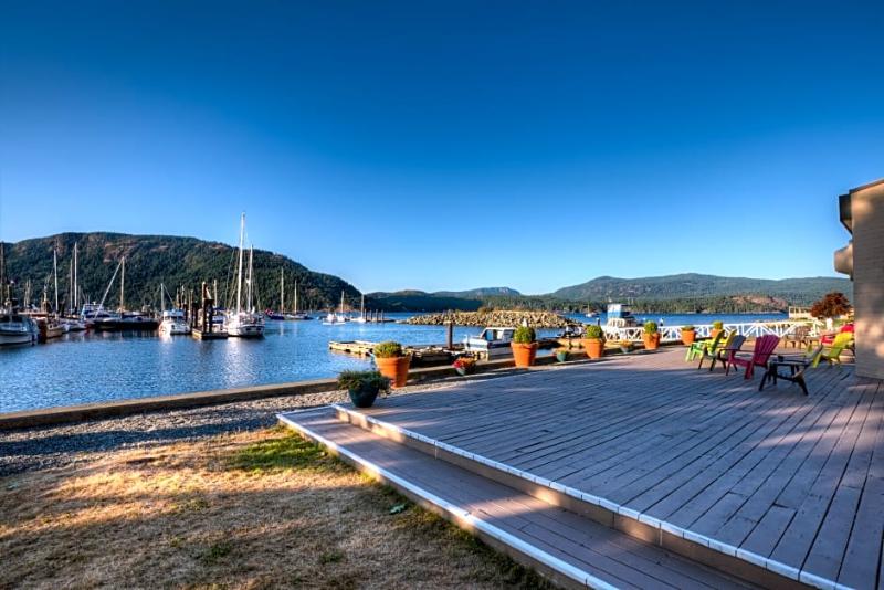 Hotel Oceanfront Suites At Cowichan Bay