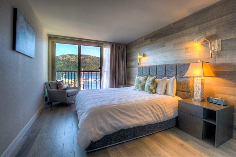 Hotel Oceanfront Suites At Cowichan Bay