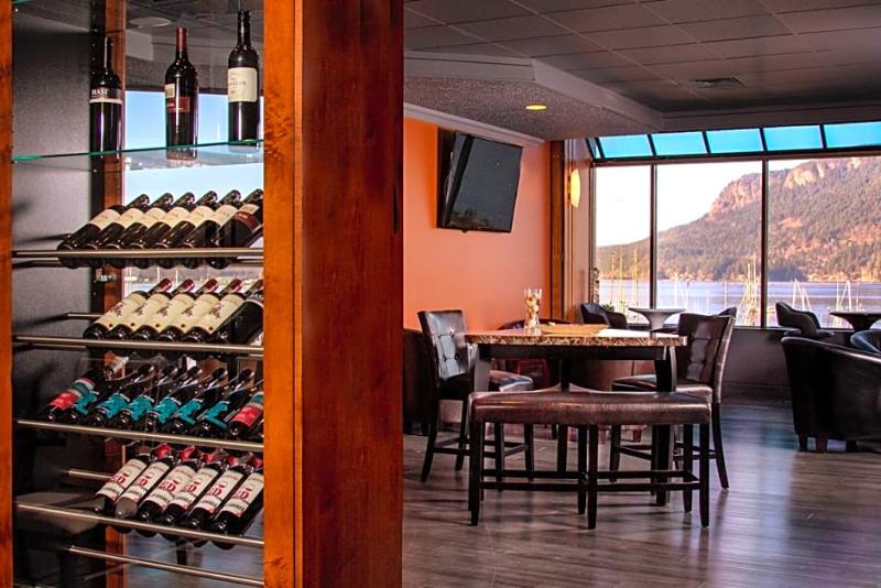 Hotel Oceanfront Suites At Cowichan Bay