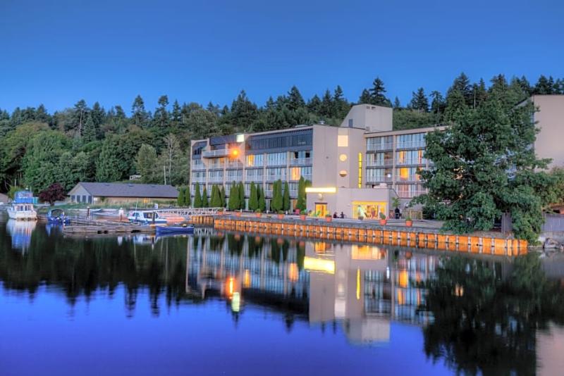 Hotel Oceanfront Suites At Cowichan Bay