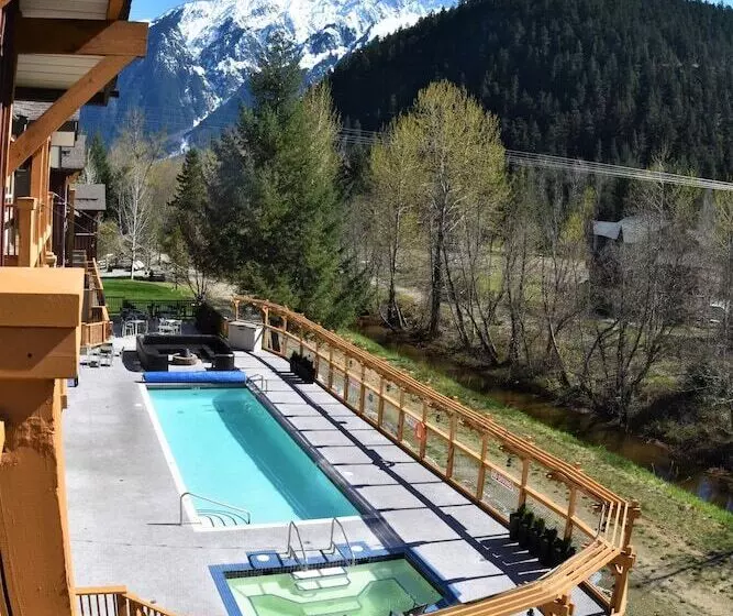 فندق Pemberton Valley Lodge