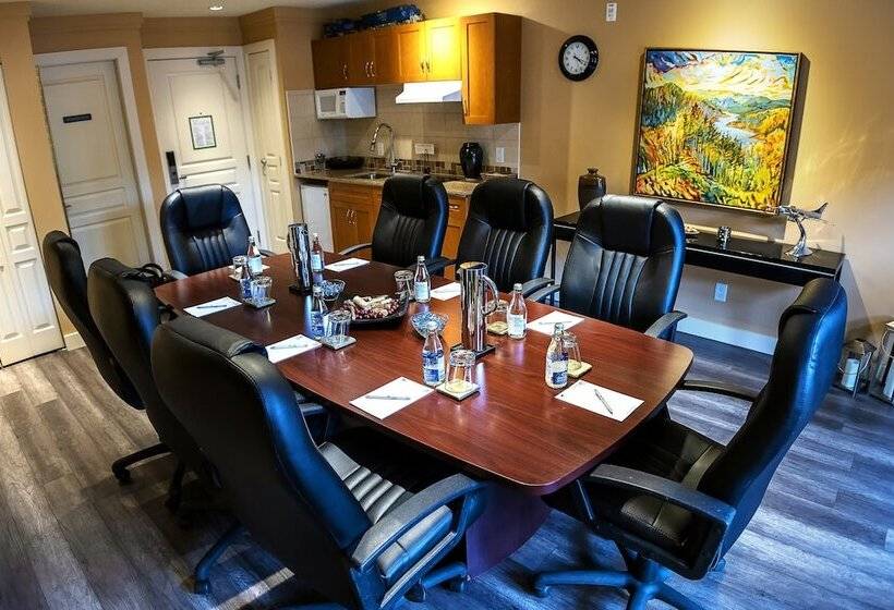 هتل Pemberton Valley Lodge