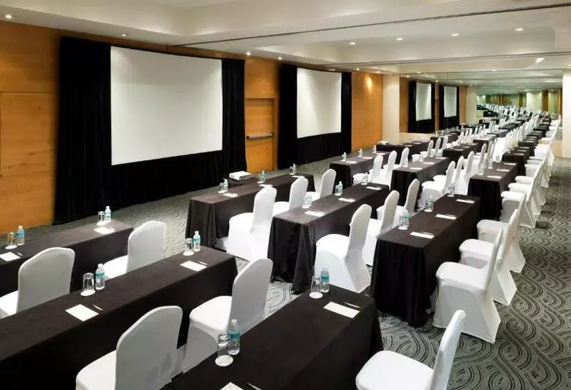 هتل Real Inn Perinorte