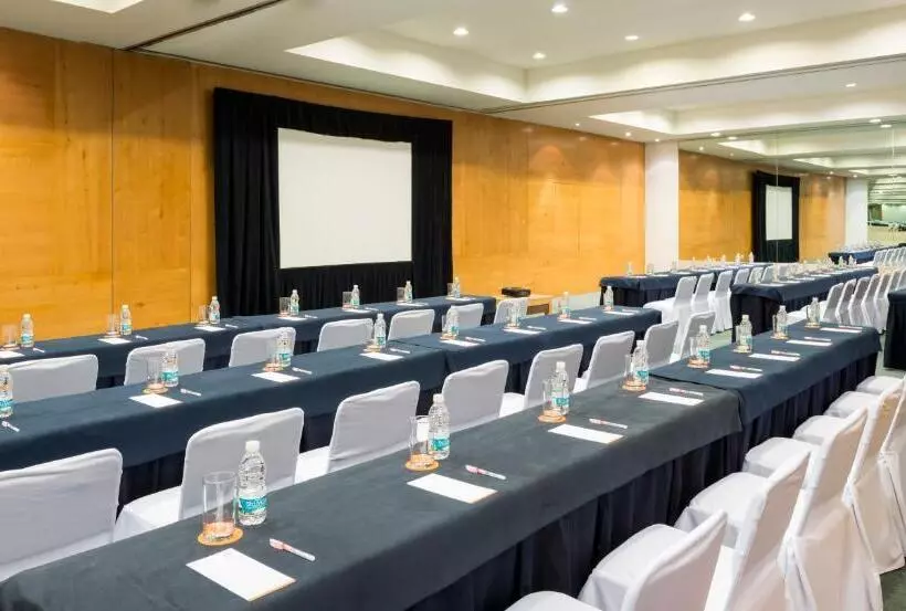 هتل Real Inn Perinorte