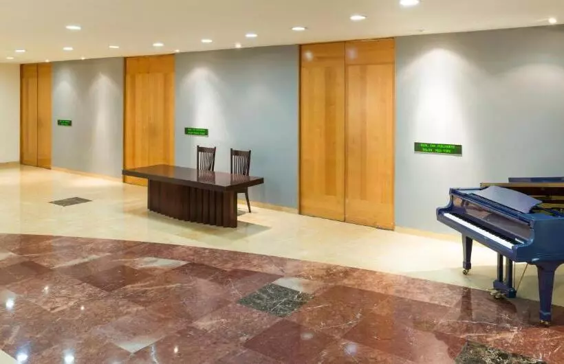 هتل Real Inn Perinorte