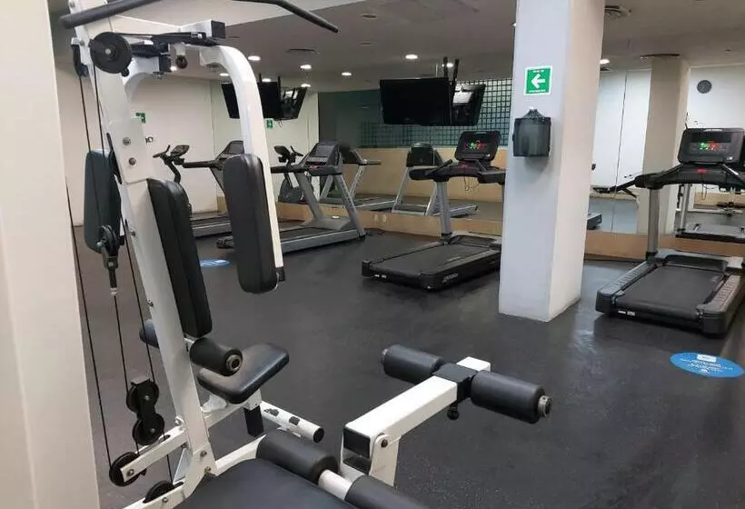 هتل Real Inn Perinorte