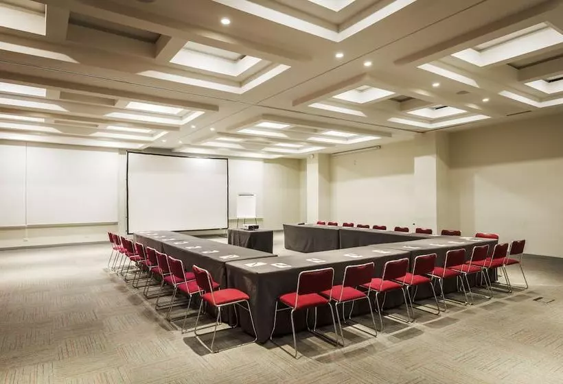 هتل Riazor Aeropuerto