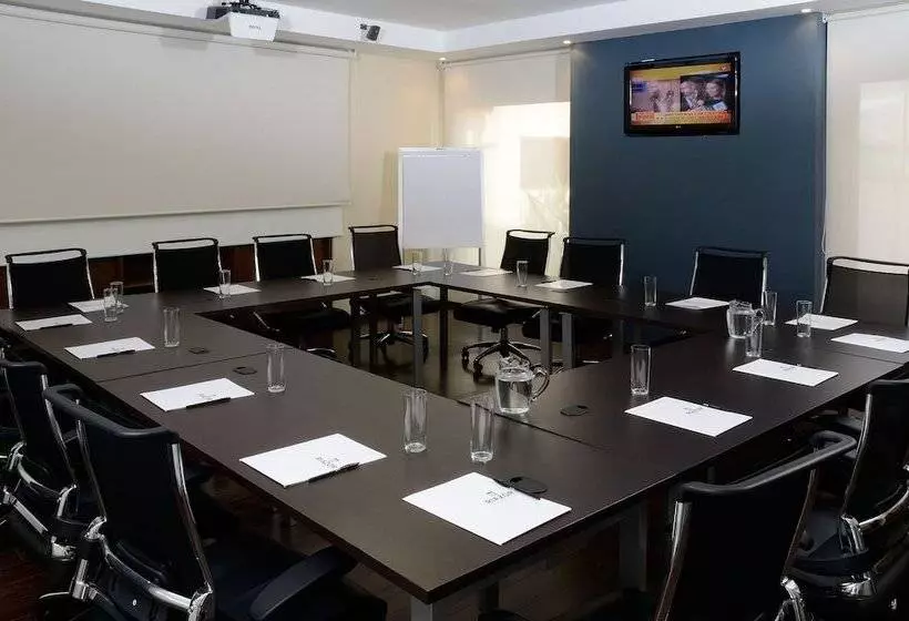 هتل Riazor Aeropuerto