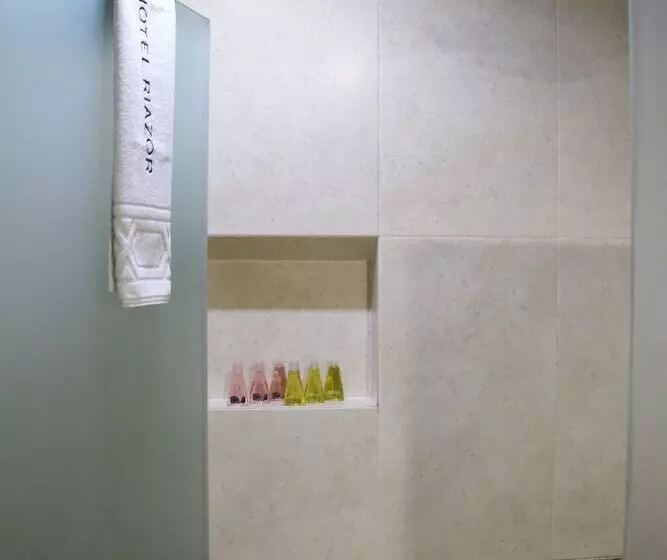 هتل Riazor Aeropuerto