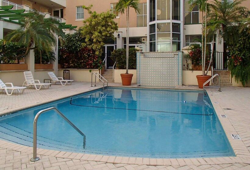 בית מלון כפרי Rodeway Inn South Miami Coral Gables
