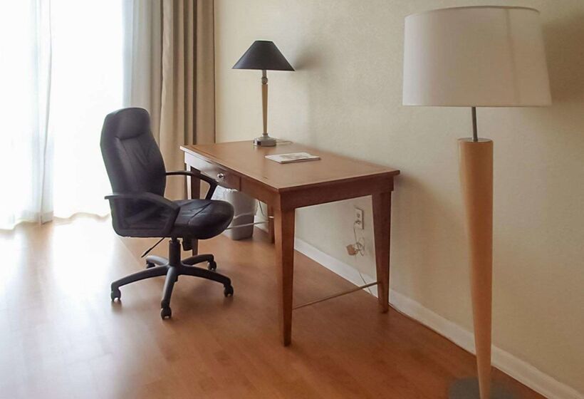 בית מלון כפרי Rodeway Inn South Miami Coral Gables