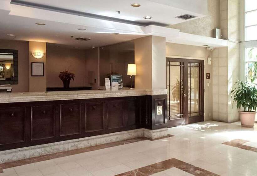 בית מלון כפרי Rodeway Inn South Miami Coral Gables