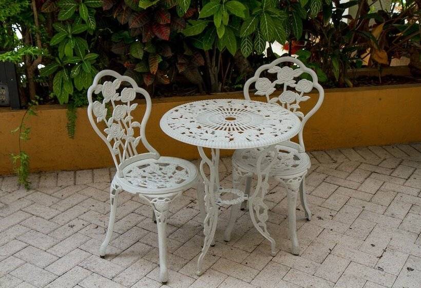 בית מלון כפרי Rodeway Inn South Miami Coral Gables