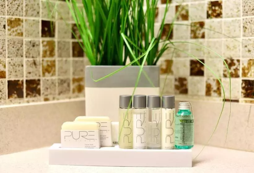 فندق Stanford Inn & Suites