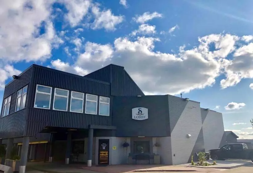 فندق Stanford Inn & Suites