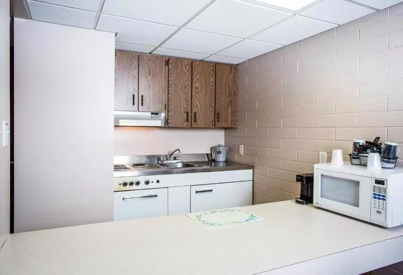 فندق Stanford Inn & Suites