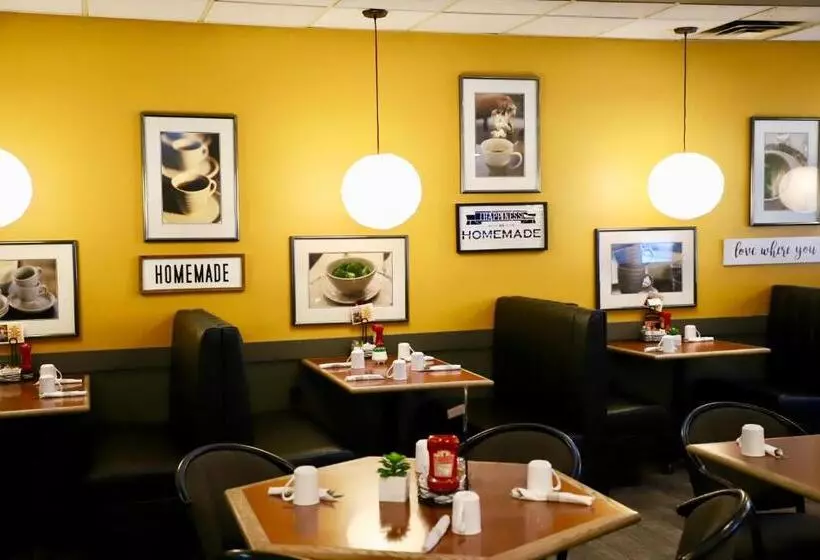 فندق Stanford Inn & Suites