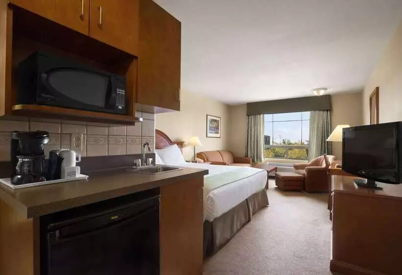 فندق Super 8 By Wyndham Fort St. John Bc