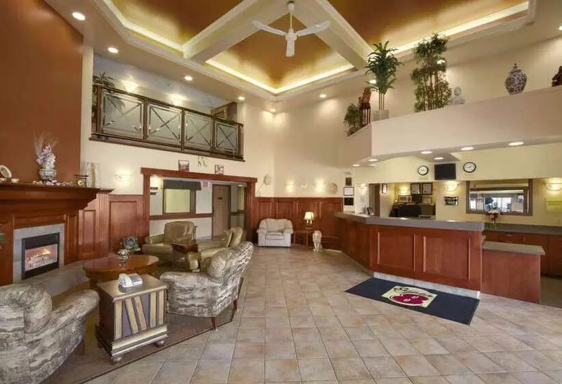 فندق Super 8 By Wyndham Fort St. John Bc