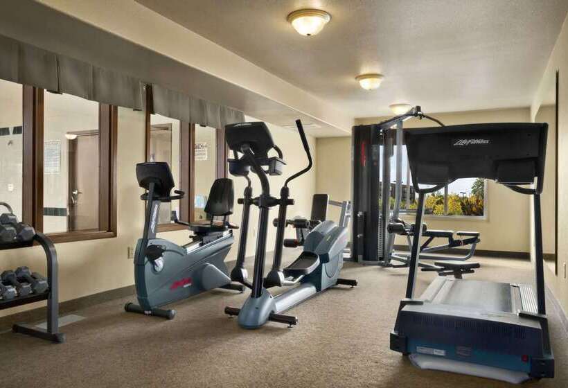 Hotel Super 8 By Wyndham Fort St. John Bc